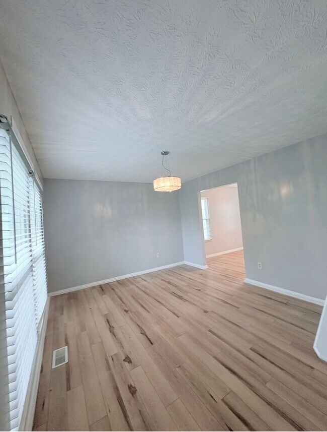 Building Photo - 4BR/2.5BA  | Newly Flooring | Garage | Gated back yard