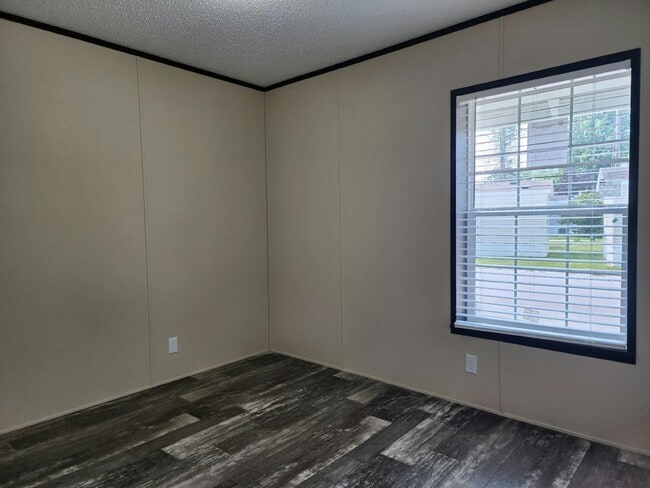 Building Photo - 99 Lincoln Dr