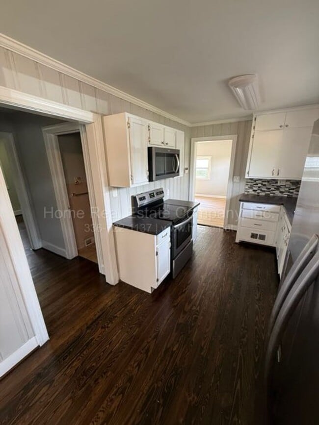 Building Photo - 1125 Bolton St