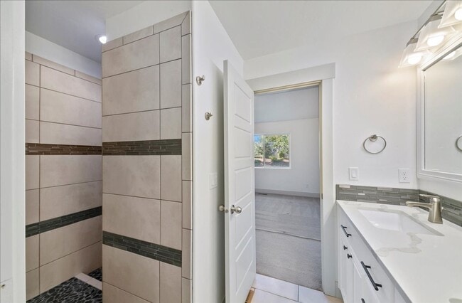 Building Photo - Warm & Welcoming Kuna Rental