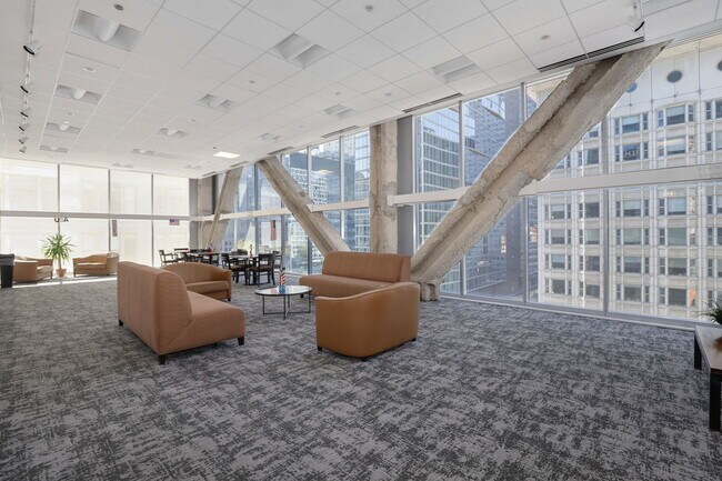 Building Photo - 8 E Randolph St