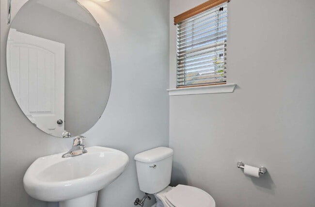 Building Photo - Spacious 3-Bedroom/3.5 Bathroom End-Unit T...