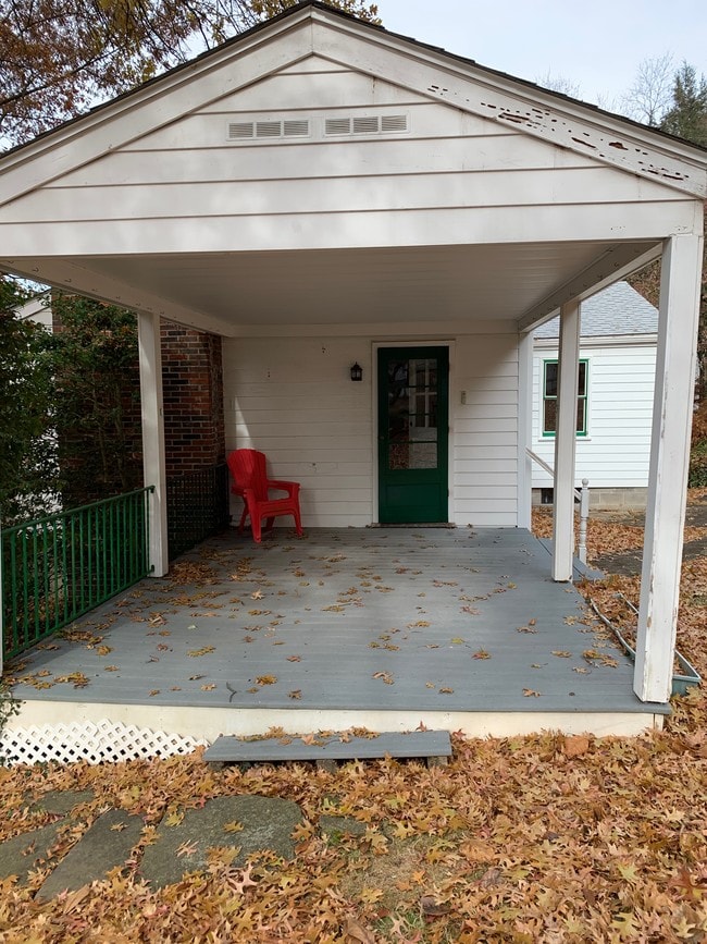 Covered porch - 1947 Decatur Ave