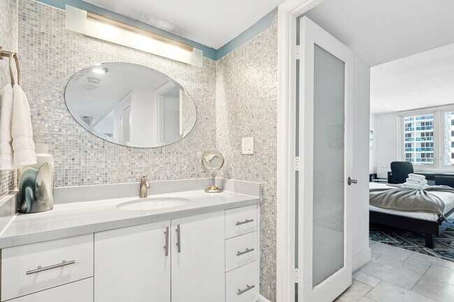 Building Photo - 2301 Collins Ave