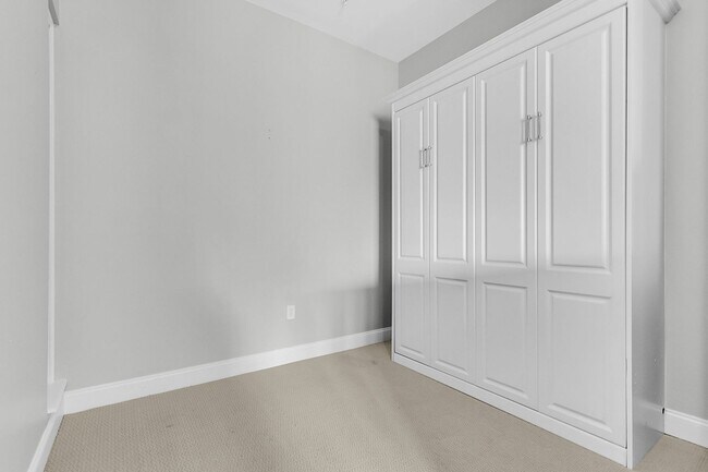 Building Photo - 200 River Landing Dr