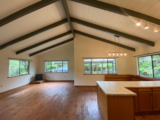 Building Photo - Charming 1-Bedroom Retreat in Volcano