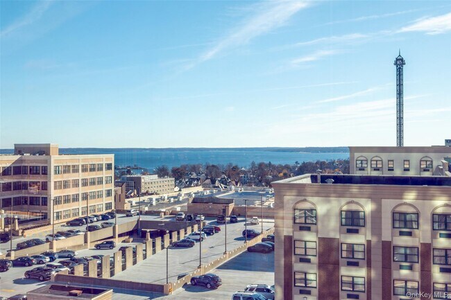 Building Photo - 175 Huguenot St