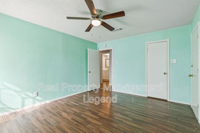 Building Photo - 8236 El Retiro Rd