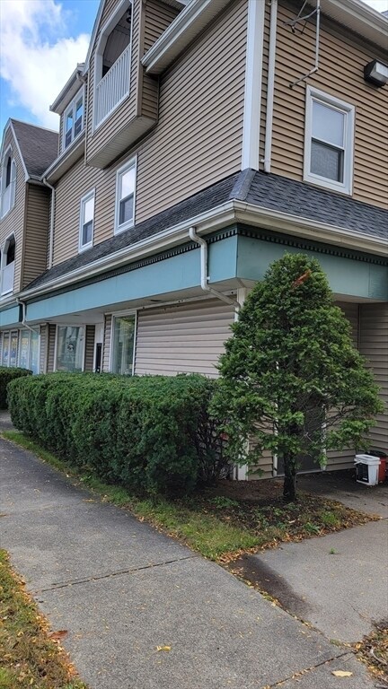 Building Photo - 996 East St