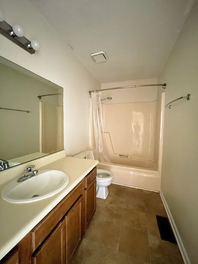 Building Photo - 603 Maysville Rd NE