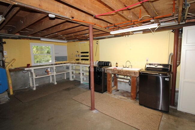 Building Photo - 21 Cutts Rd