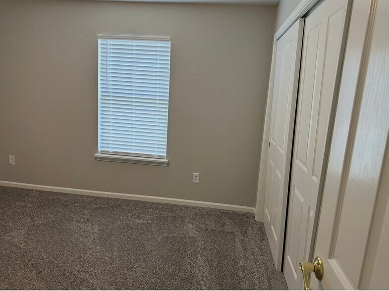 Building Photo - 543 Murphy Ln