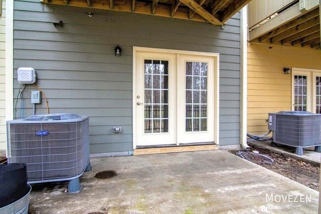 Building Photo - 2801 Stone Rock Dr