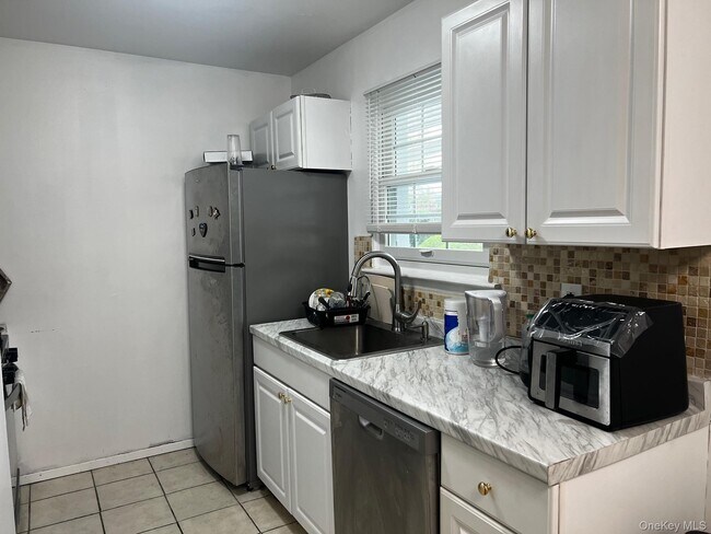 Building Photo - 19 Alpine Dr