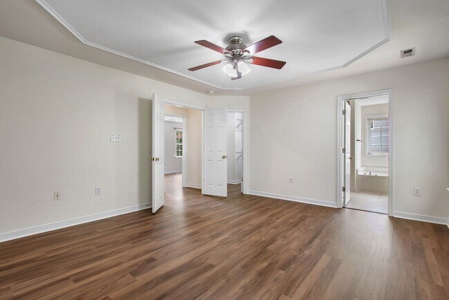 Building Photo - BEAUTIFUL 5 BEDROOM HOME IN HAMPTON PARK