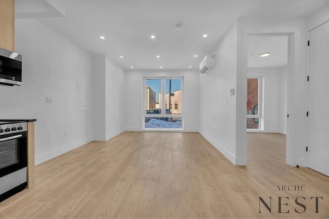 Building Photo - 1696 Pacific St