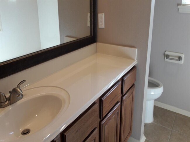 Building Photo - 14546 Bergenia Dr