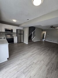 Building Photo - Renovated Duplex for rent