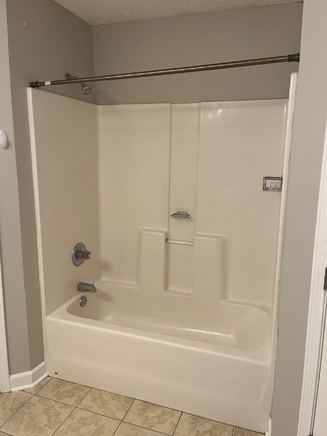 Building Photo - 3241 Hardwood Dr