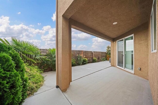 Building Photo - Available Now! Beautiful 2-story home in the Hamptons in Natomas, 3+2, Office & huge loft