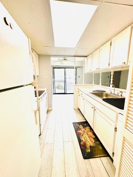 Building Photo - 4908 W Brigantine Ct