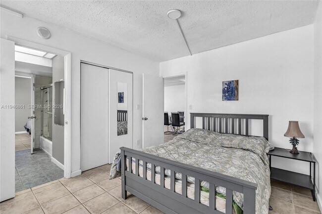 Building Photo - 200 S Birch Rd