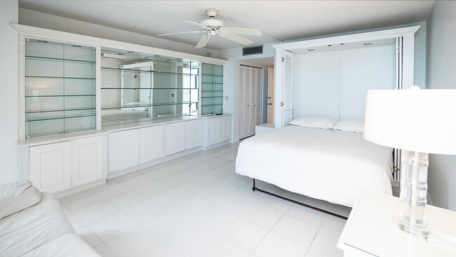 Building Photo - 5540 N Ocean Dr