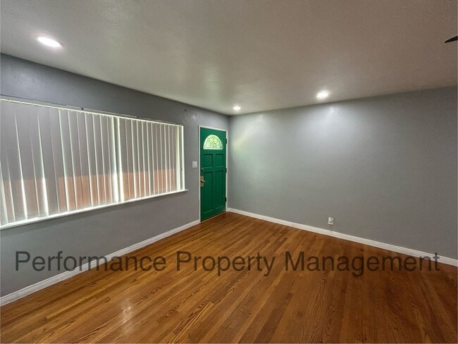 Building Photo - Cute 2 Bed/1 Bath Home in SW Bakersfield w/ RBP & $0 Deposit Option