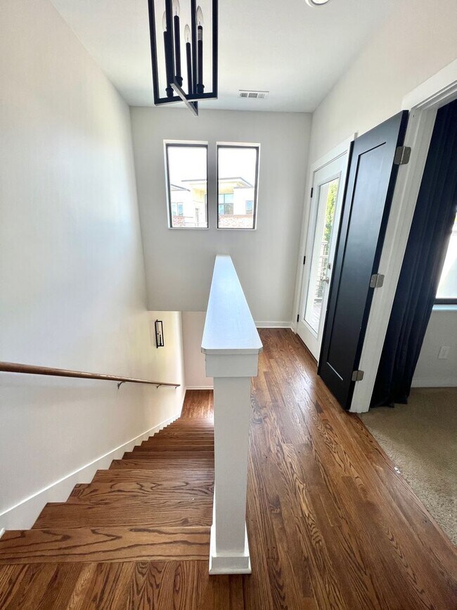 Building Photo - 3 bed/3 bath with Attached 2 Car Garage in East Nashville