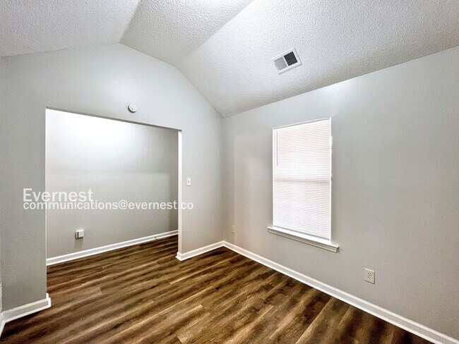 Building Photo - 1036 Cambrain Cove