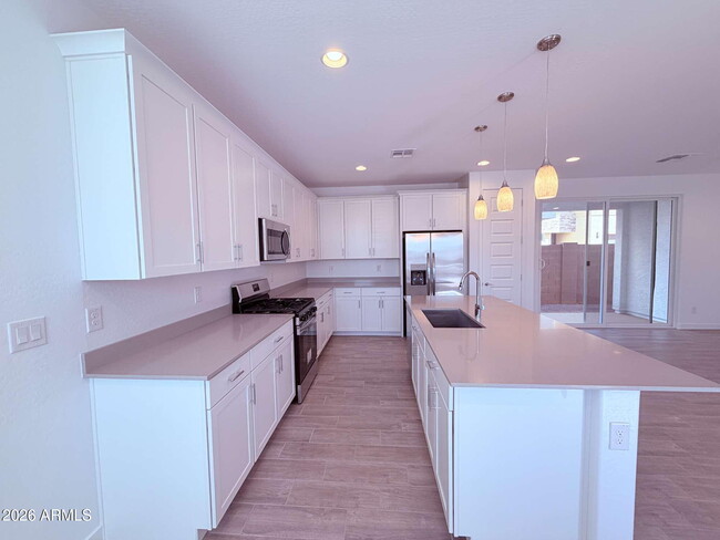 Building Photo - 10126 E Ulysses Ave