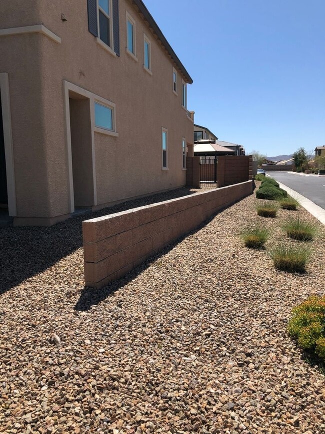Building Photo - Large 4 bedroom in gated Stetson Trails Community