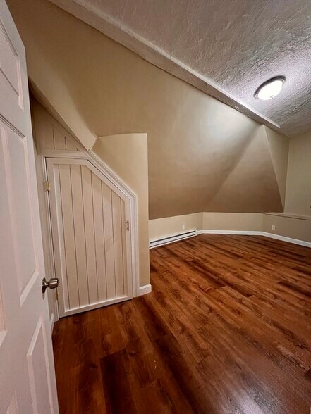 Building Photo - 30 Wenonah St