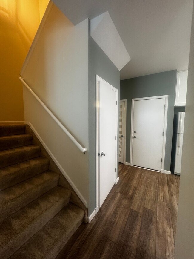 Building Photo - 2 Bed 3 Bath Townhome on Dublin & Powers