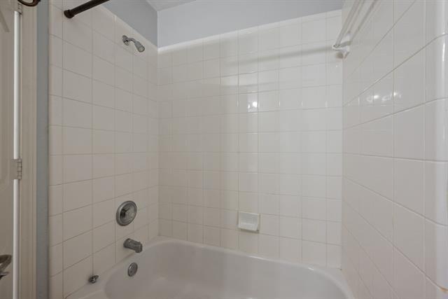 Building Photo - 3605 Villanova Dr