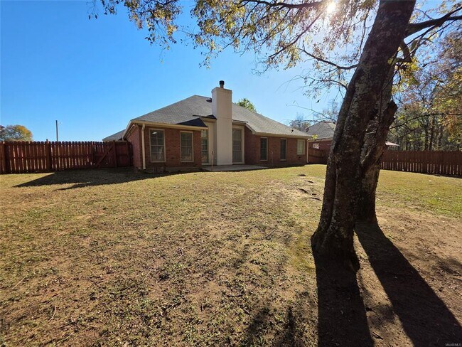 Building Photo - 2230 Kingsbury Dr