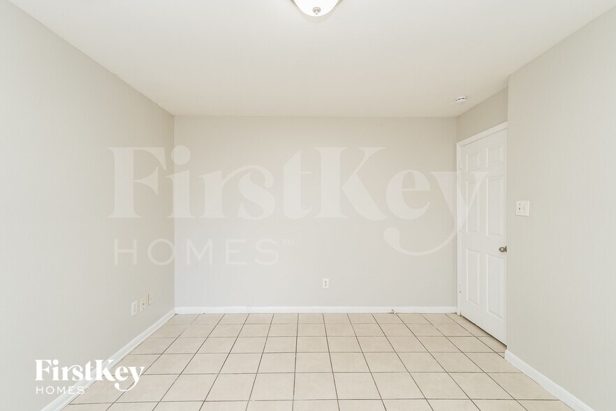 Building Photo - 2920 La Estancia Ln