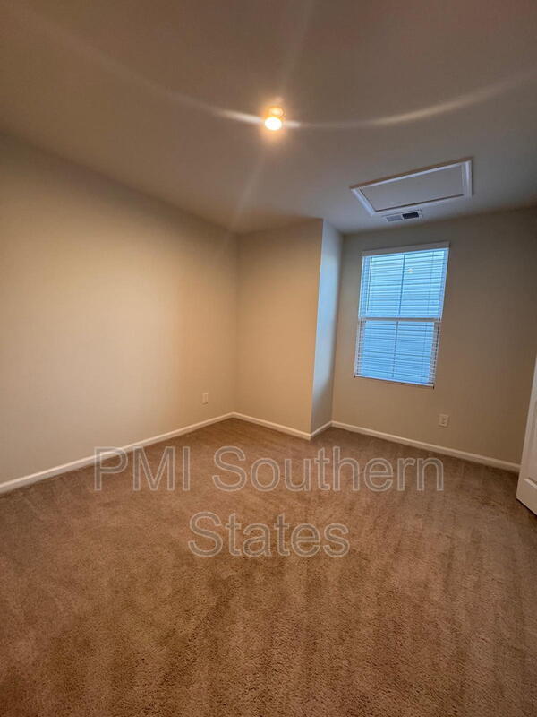 Building Photo - 358 Hobson Wy
