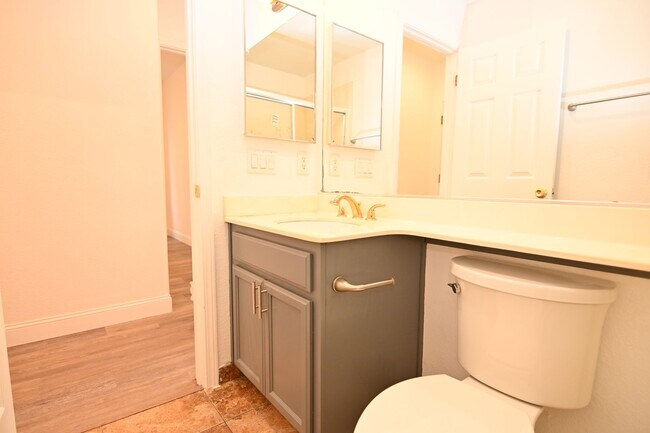 Building Photo - Stunning 5-Bedroom 3 bath 2 story Home in Prime North San Jose Location.