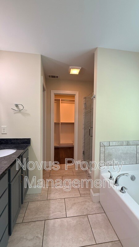 Building Photo - 338 Brookstone Dr