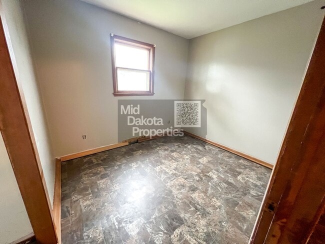 Building Photo - 602 E Ash St