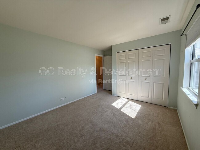 Building Photo - 2878 Meadow Ln