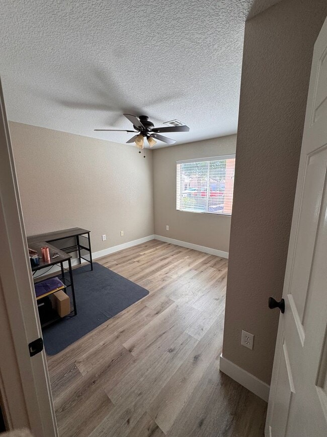 Building Photo - 9248 E 30th Pl