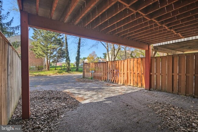 Building Photo - 206 N Towne Ct