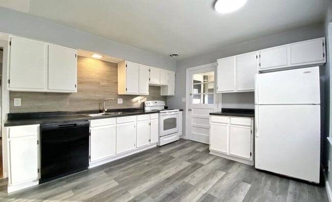 Building Photo - 2600 Browns Ln