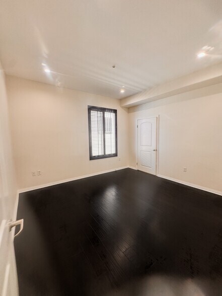 Building Photo - 3750 Santa Rosalia Dr