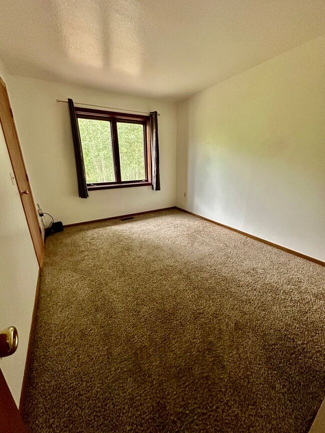 Building Photo - 3 Bedroom Home for Rent in North Pole!