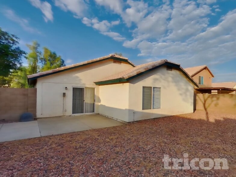 Building Photo - 8610 W Echo Ln