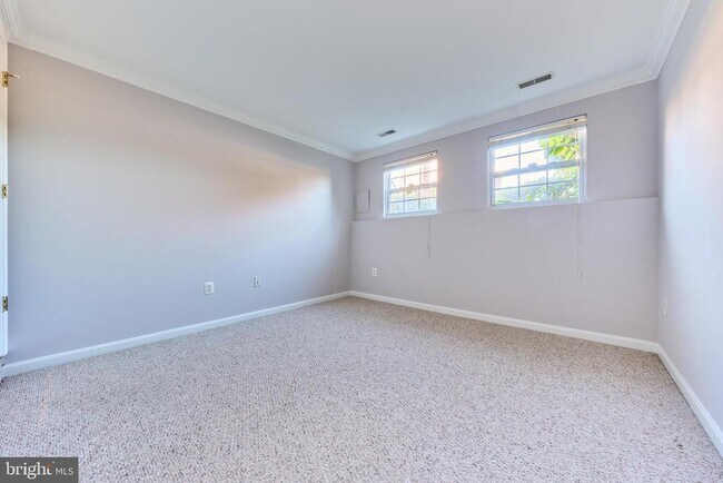 Building Photo - 685 Springhouse Square SE