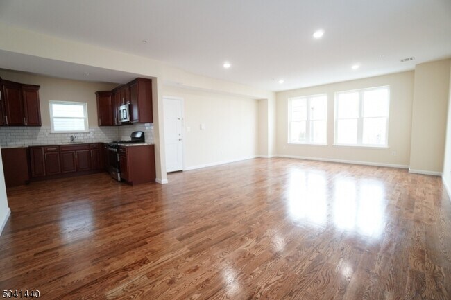 Building Photo - 17 Triton Terrace